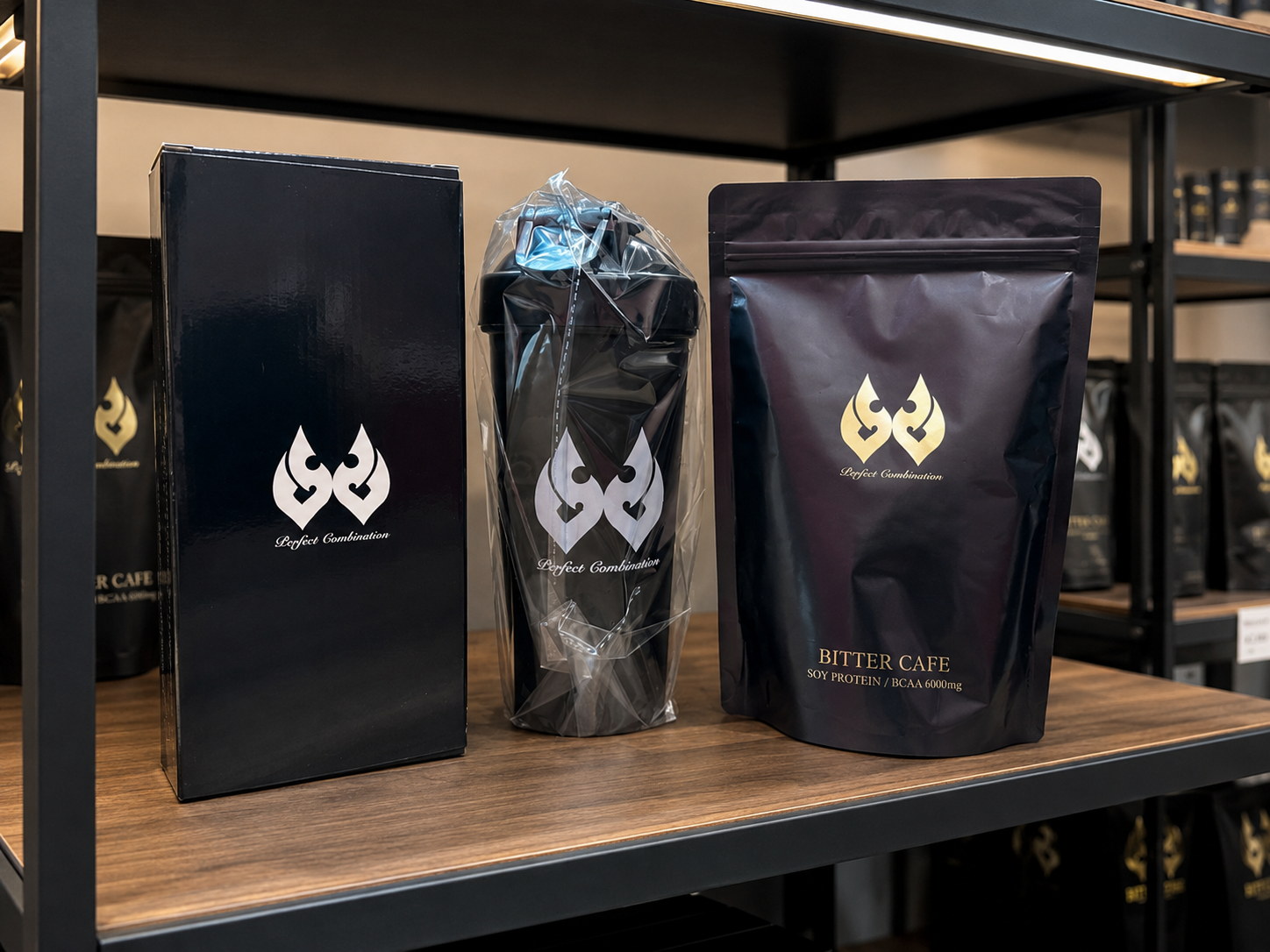 株式会社More Thanxが企画販売するBITTER CAFEプロテインとシェイカー